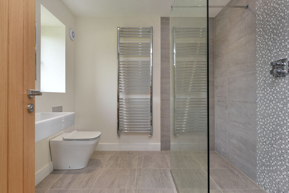 Oak House bathroom