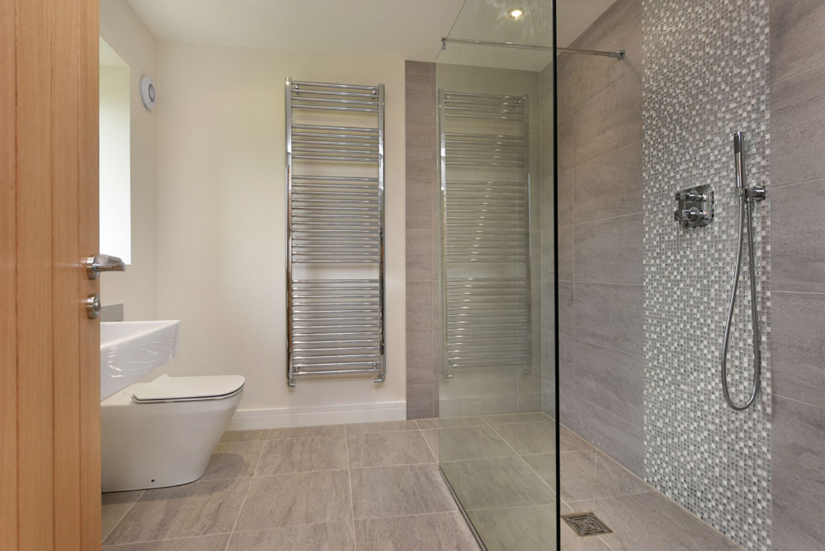 Oak House bathroom