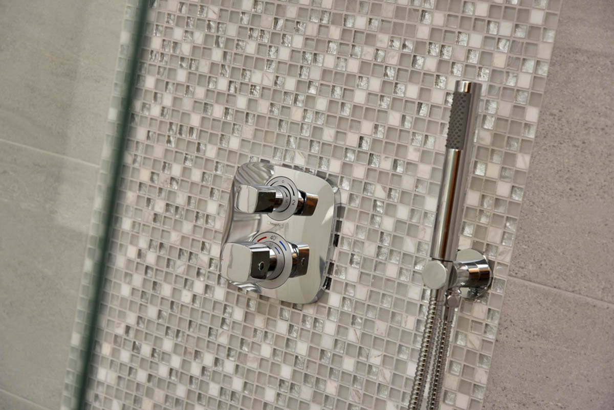 Oak House bathroom