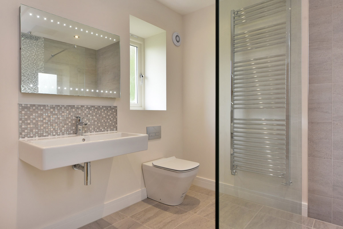 Oak House bathroom